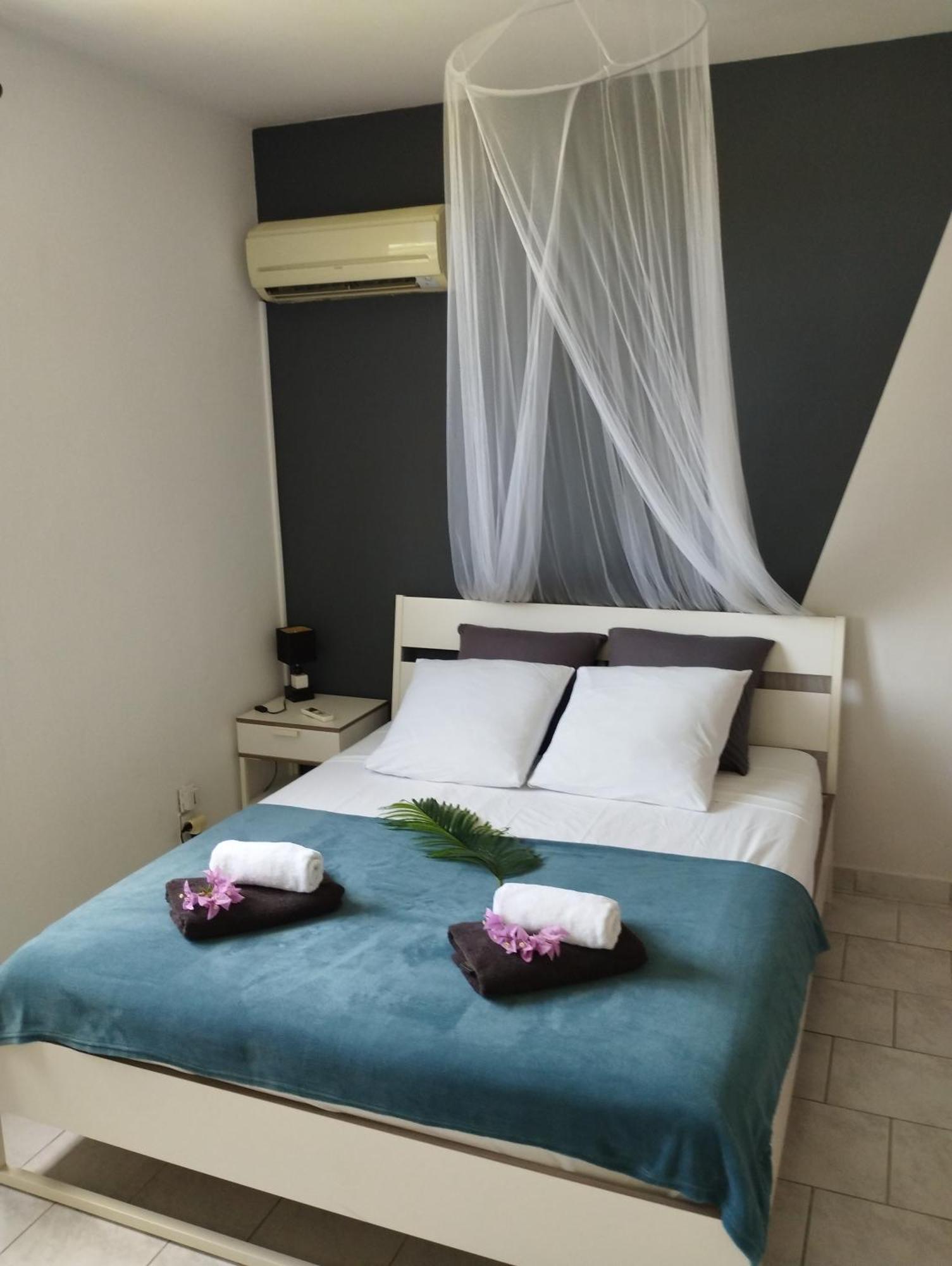 T2 Jardin Clos Les Nids De La Colline Saint-Francois  Εξωτερικό φωτογραφία